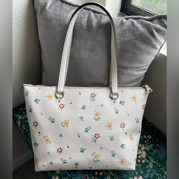 Coach Gallery Tote in Wild Meadow Print-EUC - Picture 4 of 6
